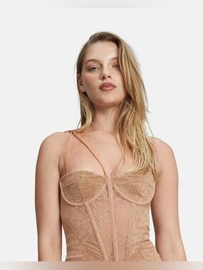 NWT Bardot Fleur Lace Bodysuit Size M